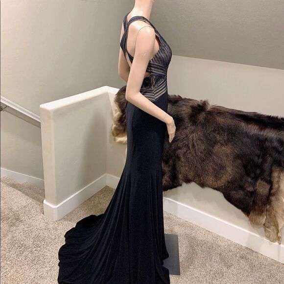 Black Plunge Neck Sleeveless Prom Gown - Picture 6 of 10